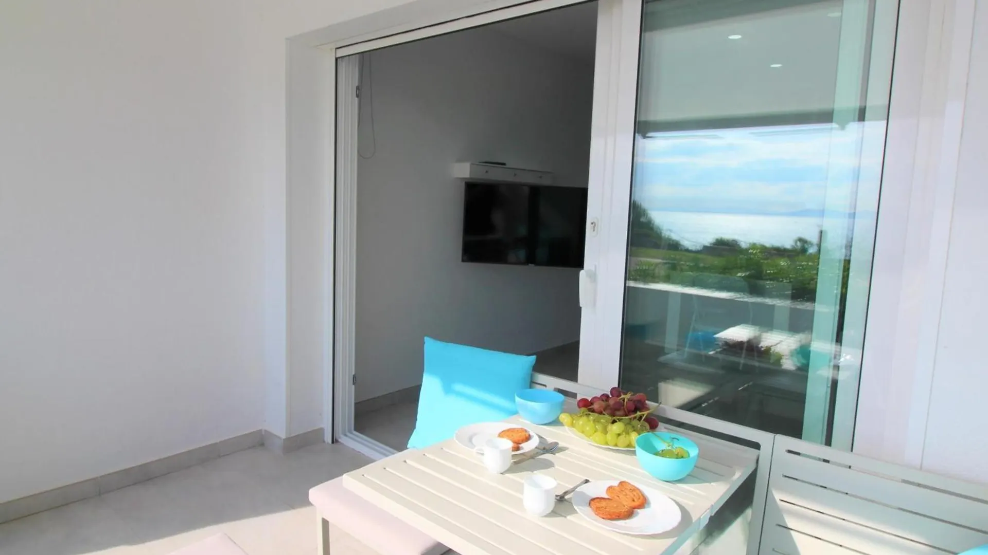 Apartment 1037 Meda Chica Bxs H, Maravillosa Situacion, Sobre Las Rocas Donde Podra Relajarse Escuchando Las Olas Del Mar, Vista Al Mar. - Es-258-33 Roses